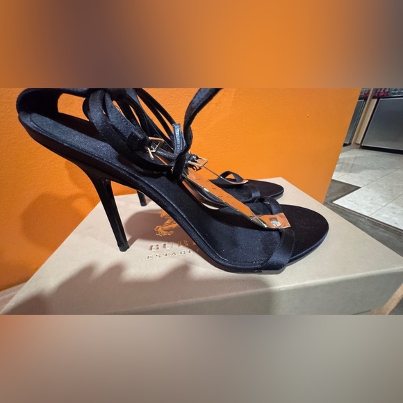 Burberry Irvington Black and Gold Women's sandals Shoes size 40 - Picture 15 of 16